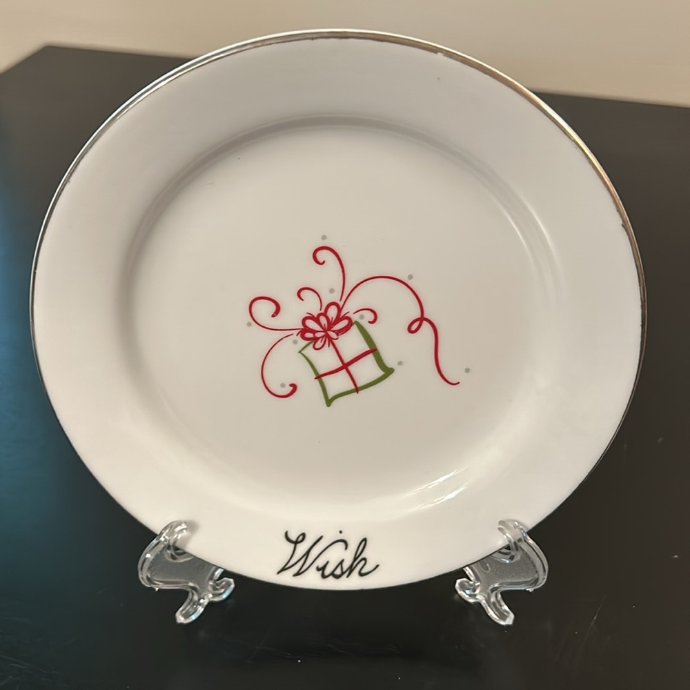 Appetizer/Dessert Christmas Holiday Tis the Season 6.5” Glass Plates - Set of 3 - Picture 4 of 5